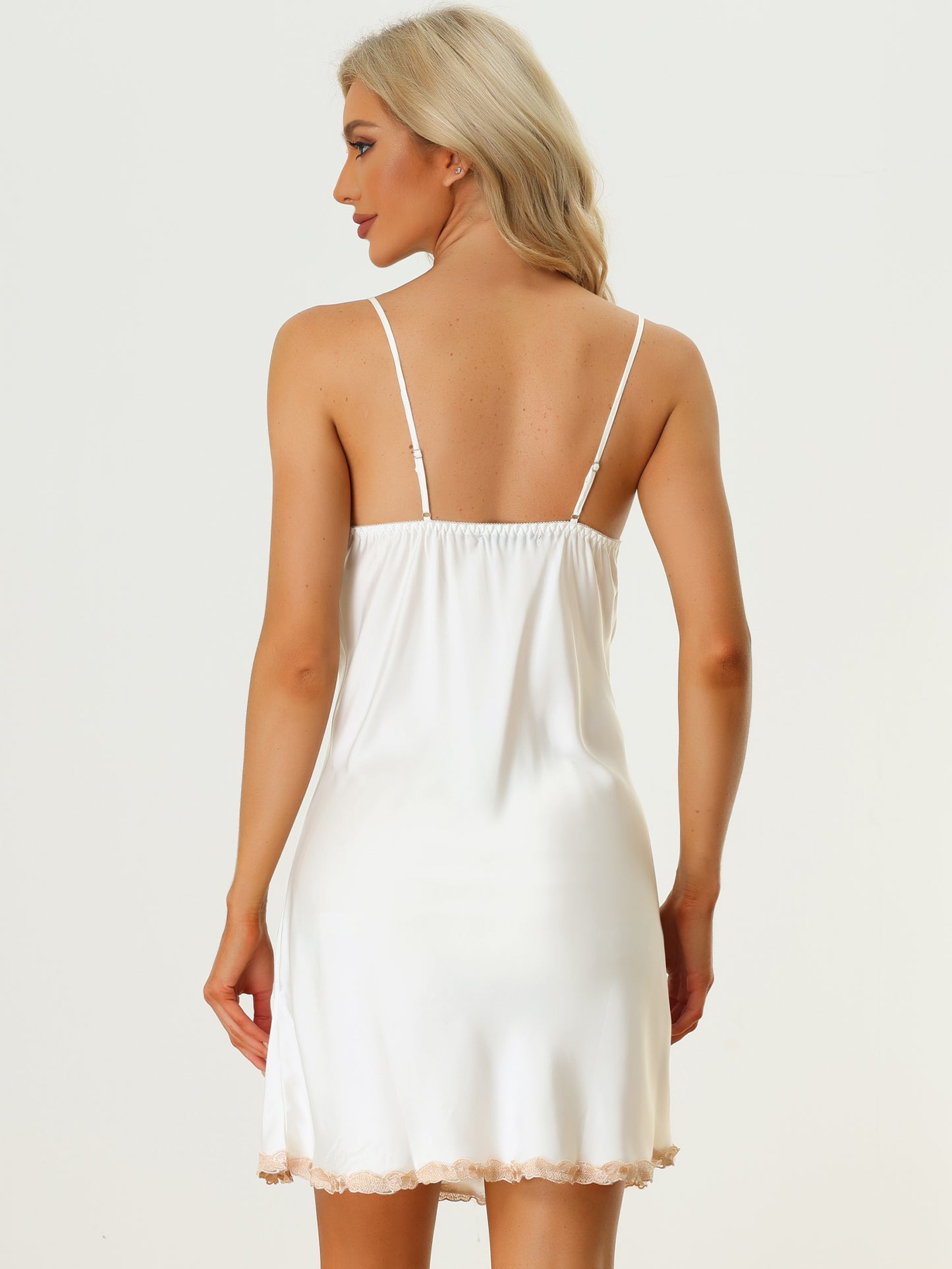 Robe de pyjama en satin pour femme, tenue de nuit à bretelles spaghetti