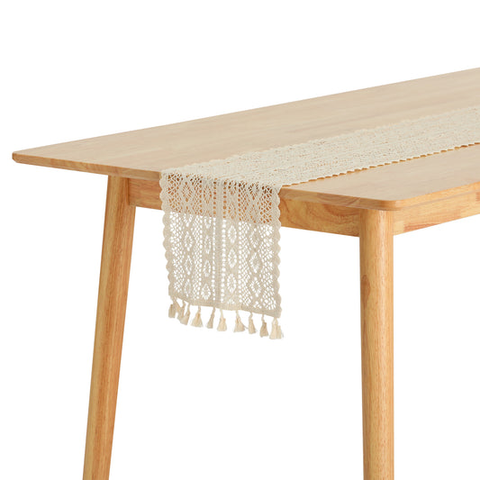 Camino de mesa de encaje con borlas, ideal para decoración de comedor y dormitorio bohemio.
