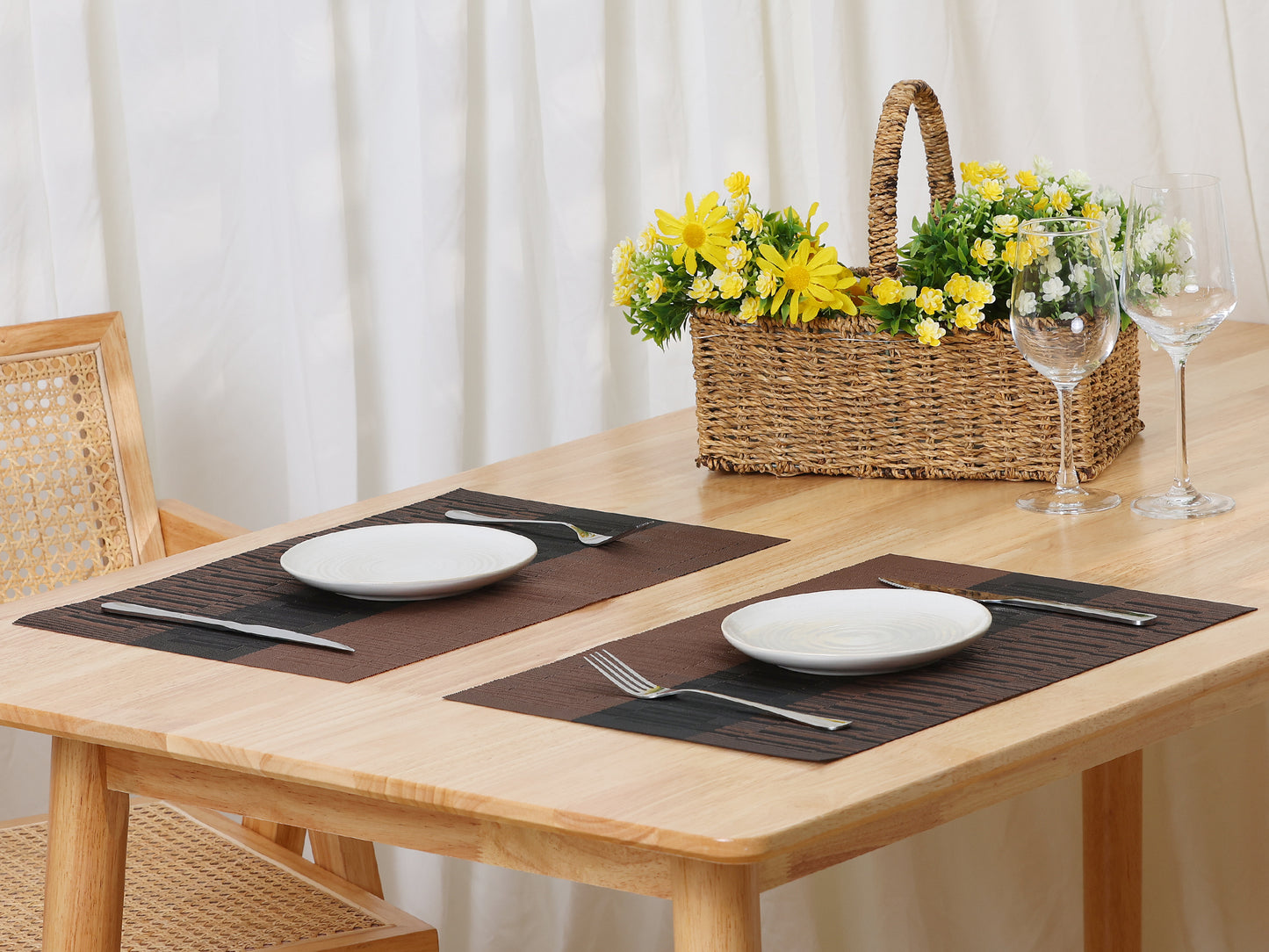 Placemats Set of 6, Heat-Resistant Woven, Non-Slip Washable PVC, Easy to Clean 18*12in