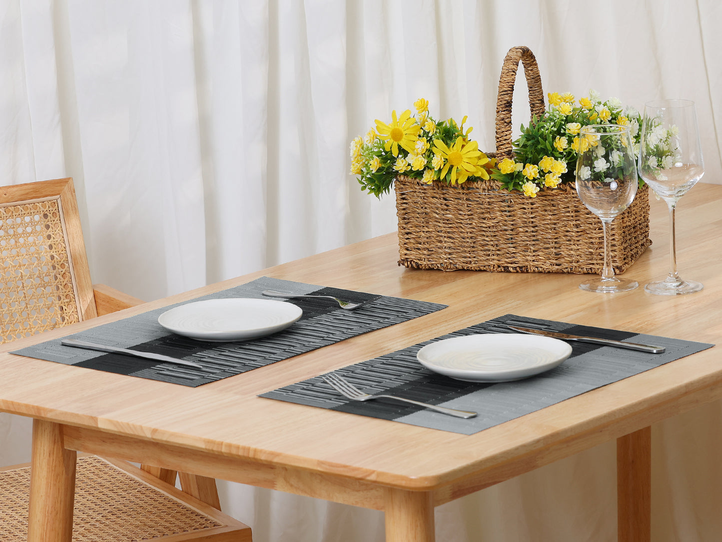 Placemats Set of 6, Heat-Resistant Woven, Non-Slip Washable PVC, Easy to Clean 18*12in