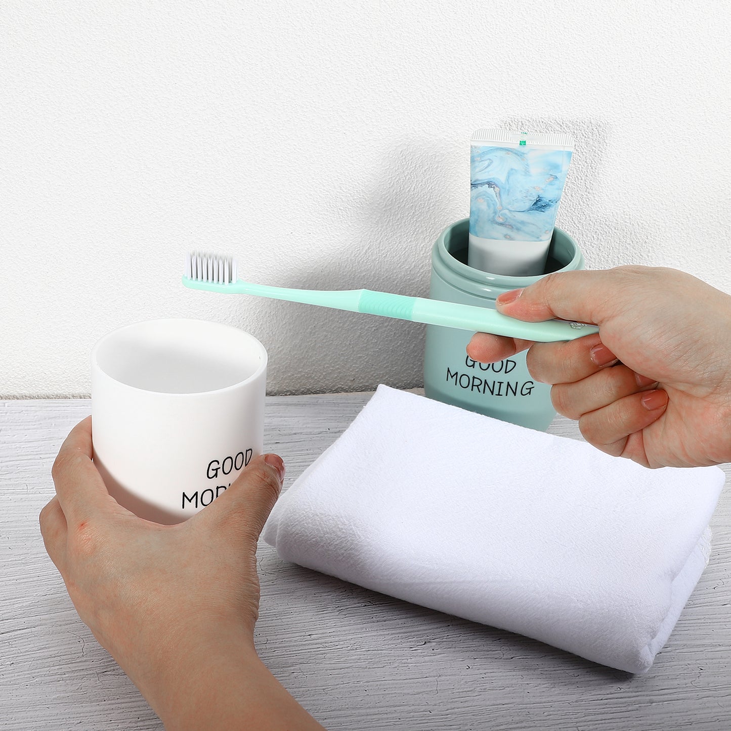 Plastic Lightweight Traveling Toothbrush Holders Case, 7.87"x2.87" White, Green