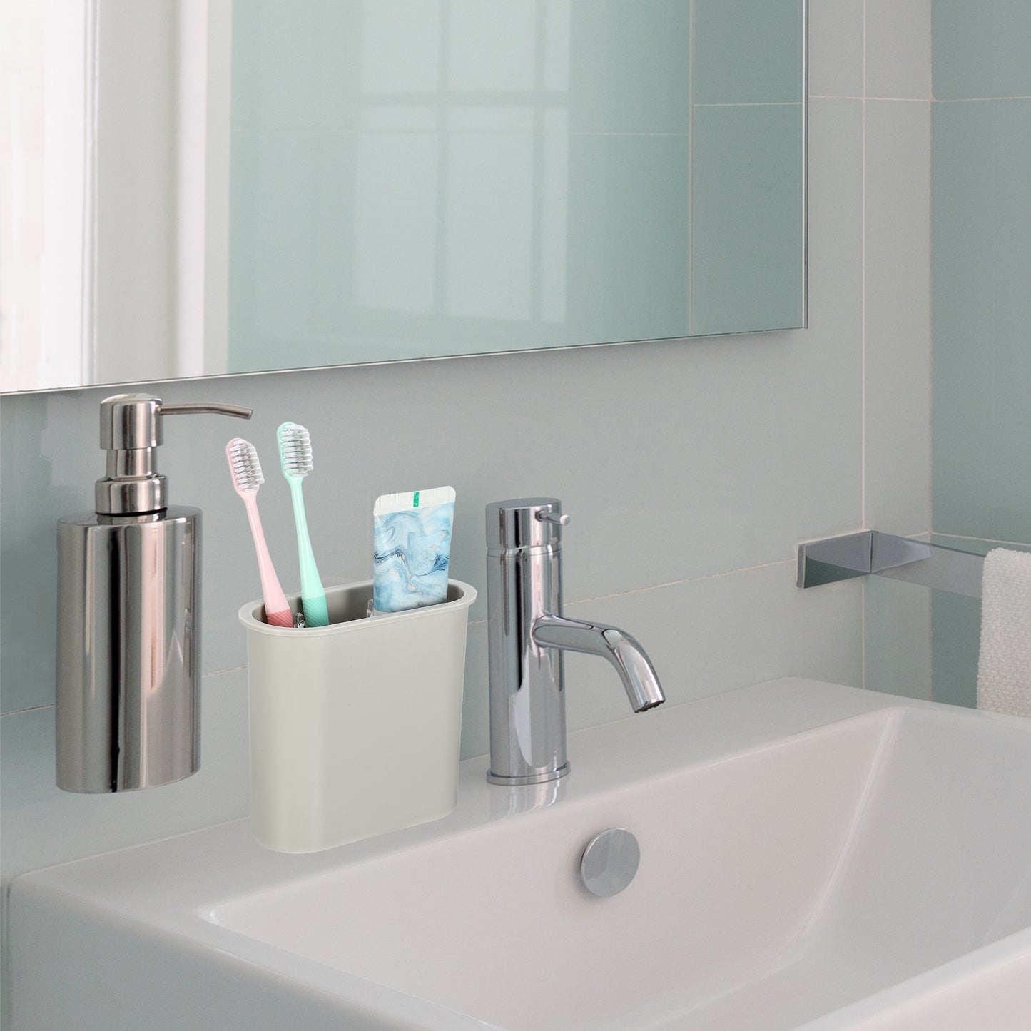 Soporte autoadhesivo de pared para cepillos de dientes, para baño, 12,7 x 5,4 x 10,8 cm, color gris
