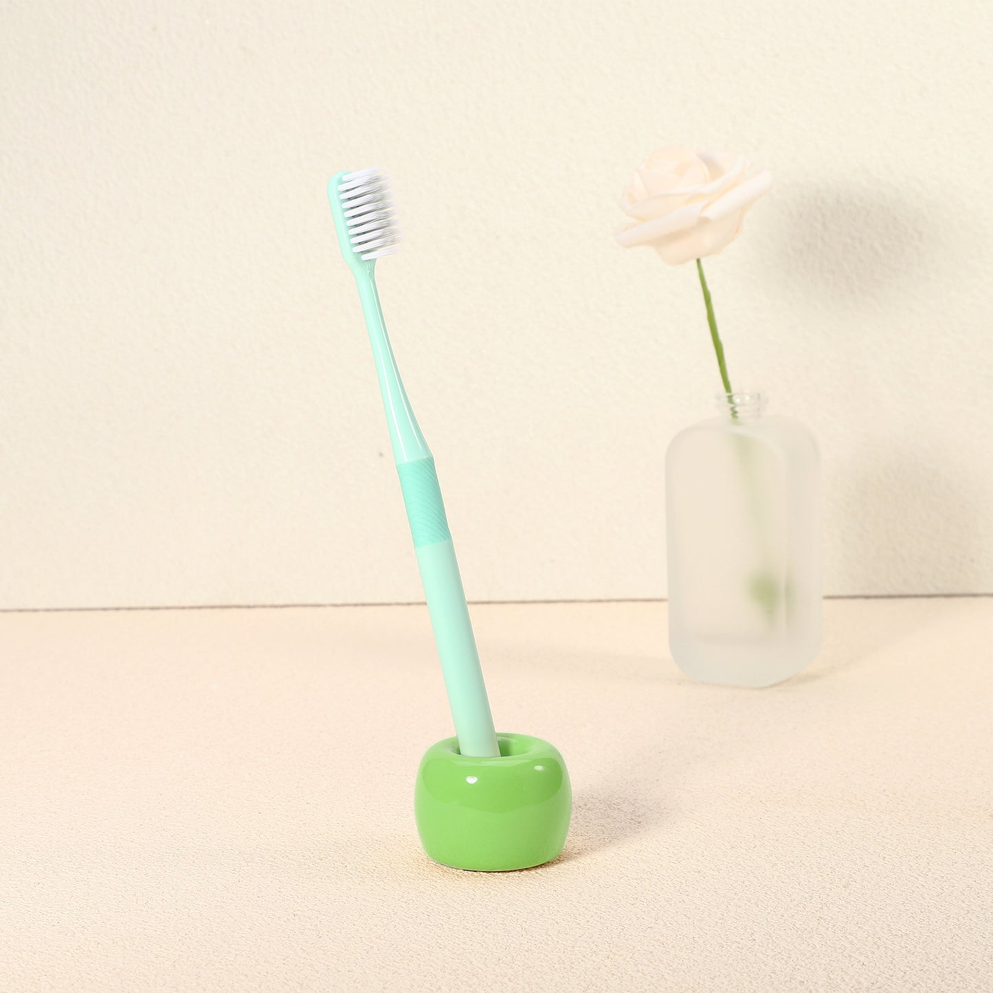 Mini portacepillos de cerámica redondo para baño, 4,25 x 3 cm, color verde claro