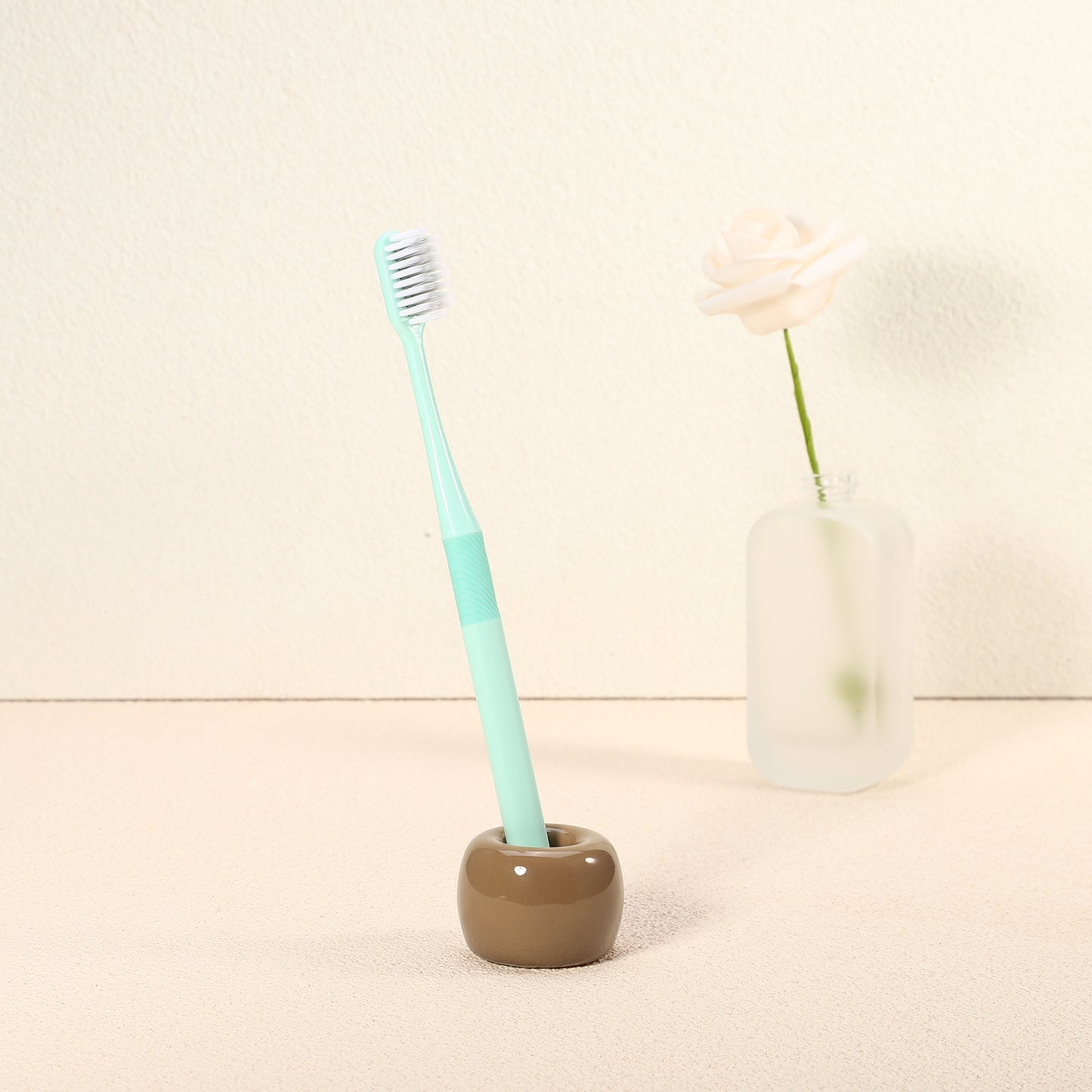 Mini portacepillos de dientes redondo de cerámica para baño, 4,25 x 3 cm, color marrón