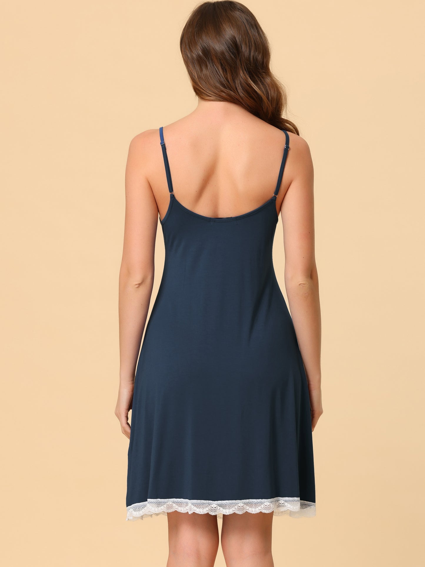 Camisón de mujer con cuello en V y encaje, ideal para estar en casa