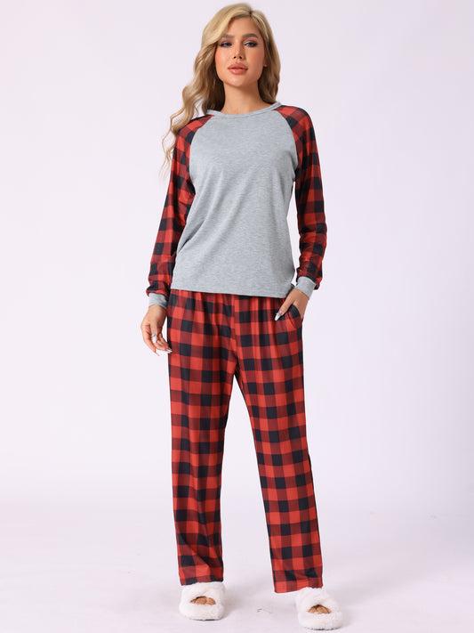 Conjunto de pijama familiar navideño para mujer, con estampado de cuadros rojos y negros y combinación de colores lisos, camiseta de manga larga y pantalones a juego.