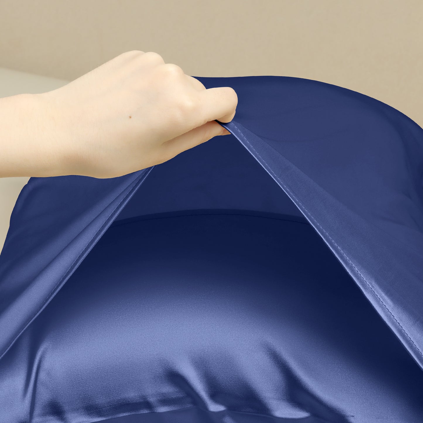 Breathable Pillow Case with Envelope, 1 Pcs with Satin Pillowcases for Hair and Skin