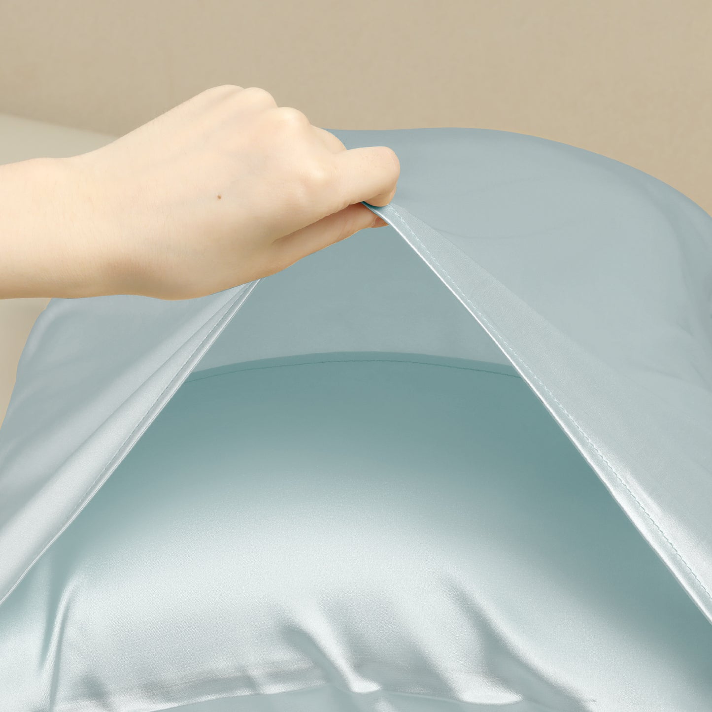 Breathable Pillow Case with Envelope, 1 Pcs with Satin Pillowcases for Hair and Skin