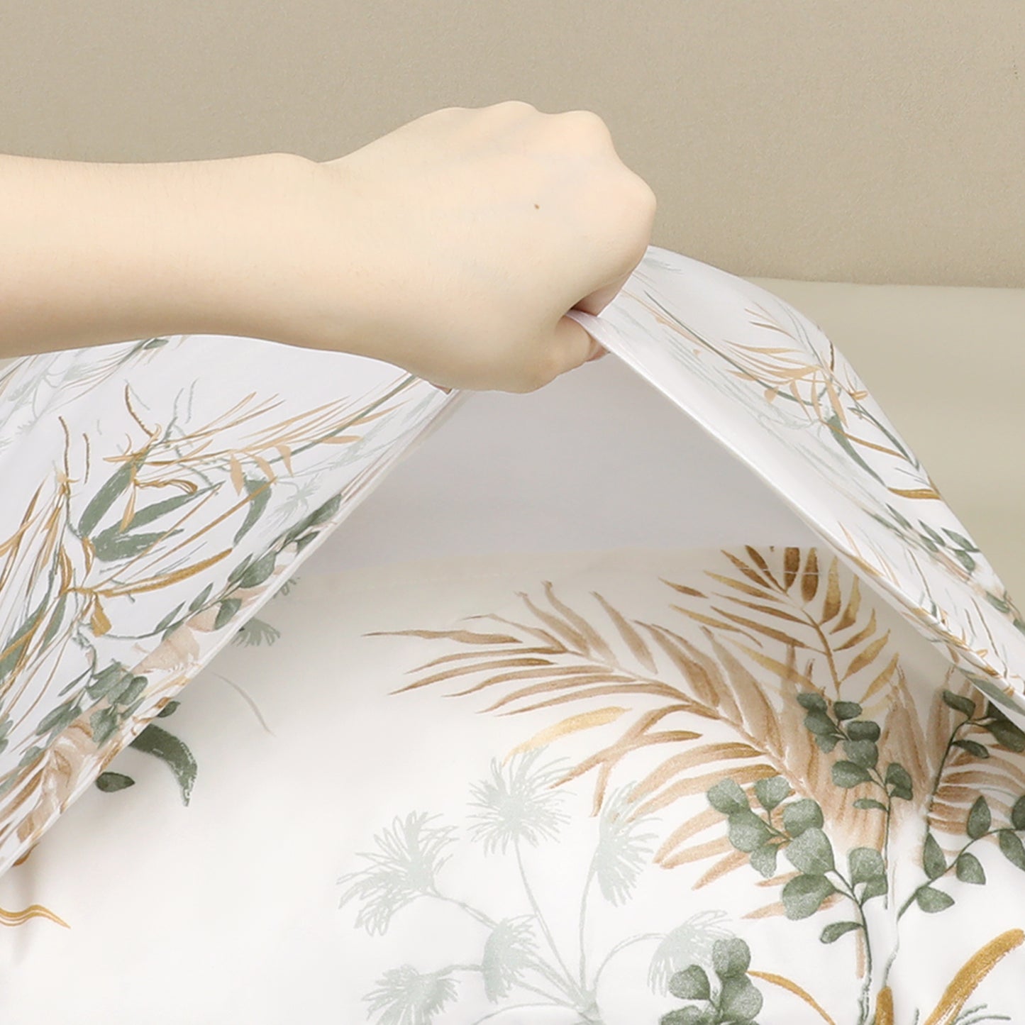 Pillowcase with Envelope Closure, Set of 2 with Floral Pillow Cases for Hair and Skin