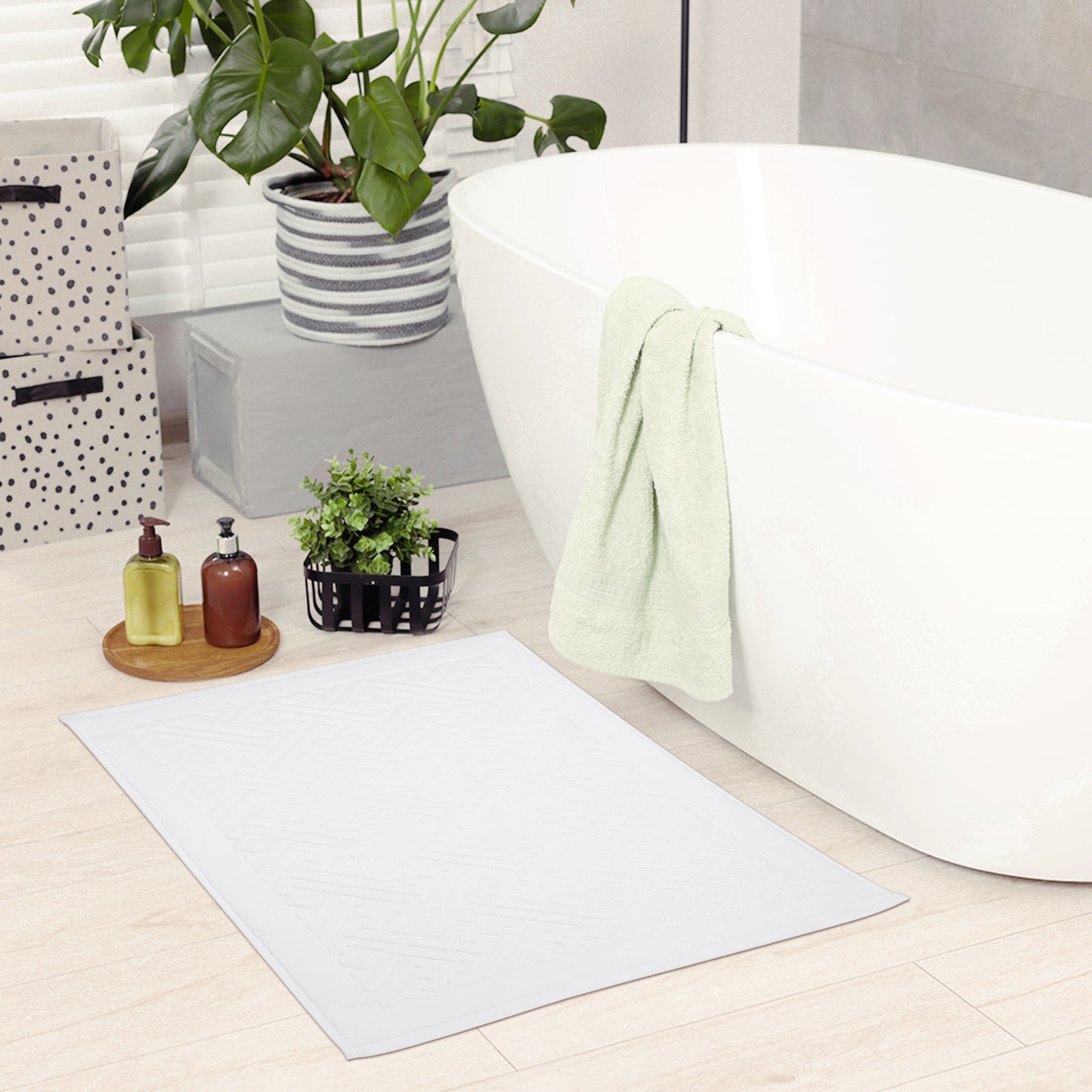 Luxury Bath Mat, Cotton Absorbent Hotel Spa Shower Floor Towel for Bathroom Rug Pad