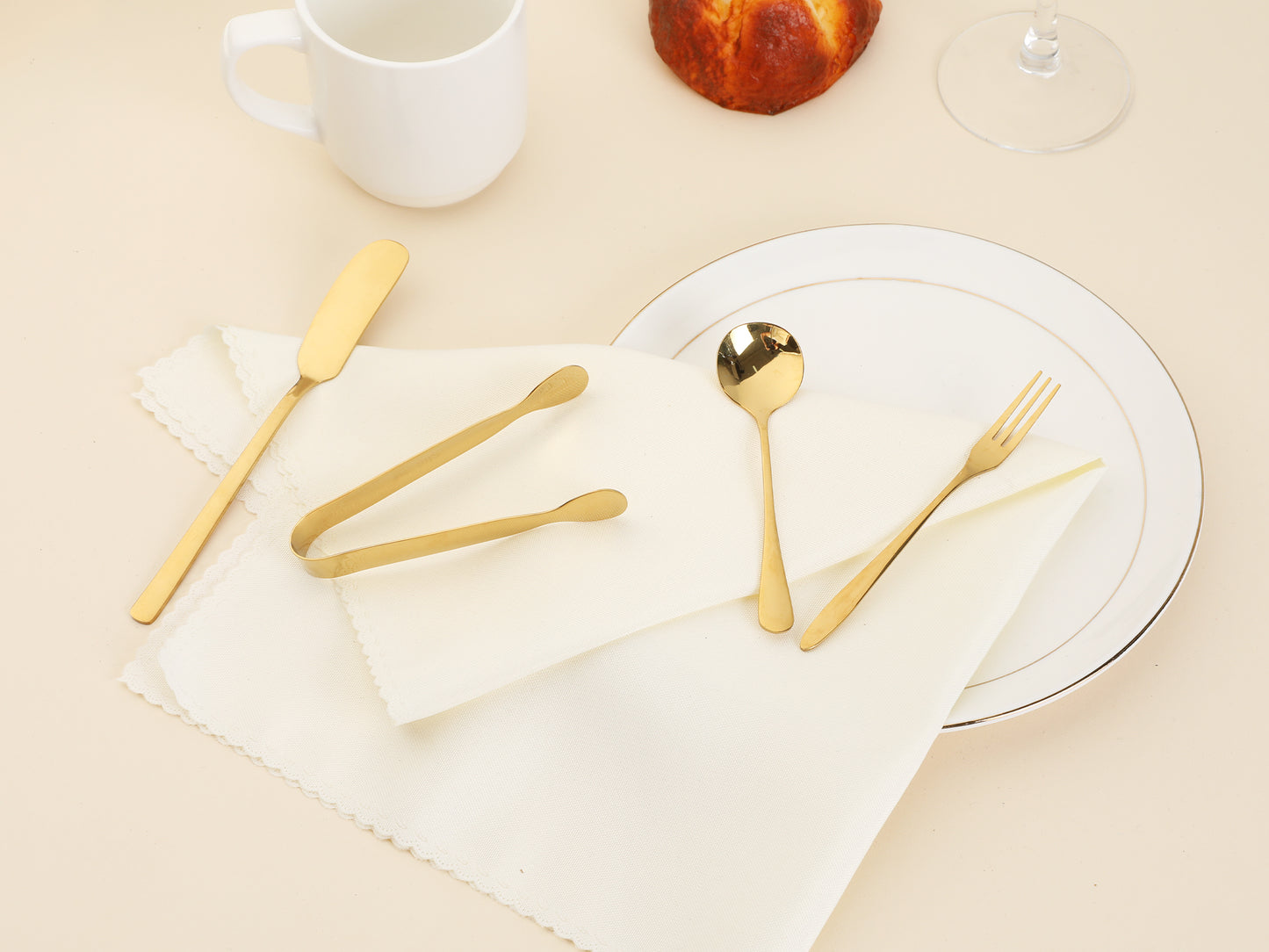 16 Pieces Silverware Set, Stainless Steel Flatware with Spoons and Forks Set