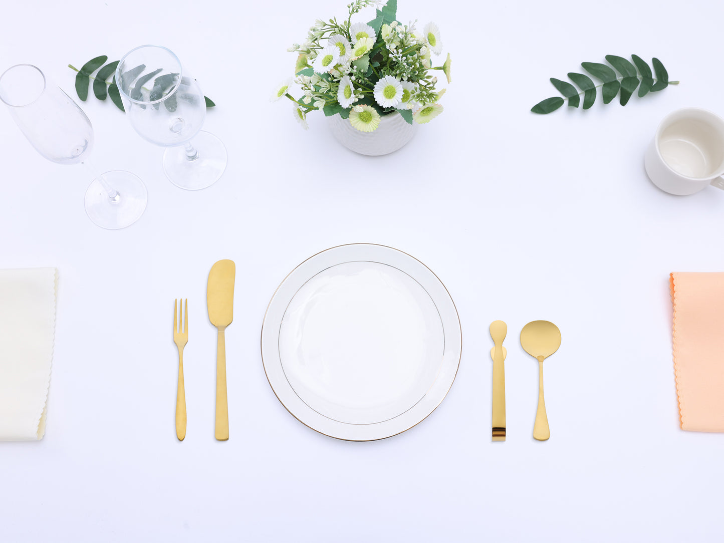 16 Pieces Silverware Set, Stainless Steel Flatware with Spoons and Forks Set