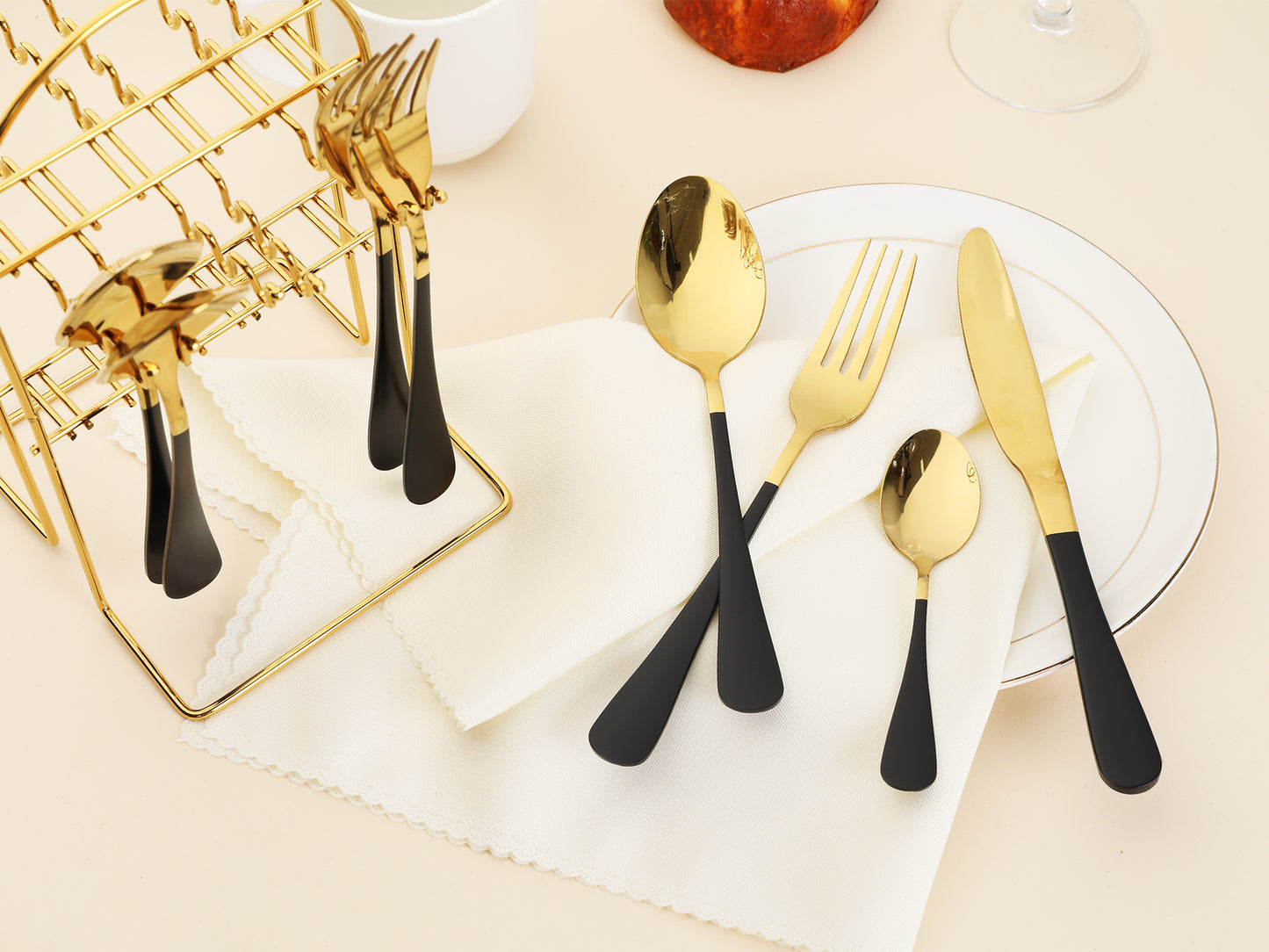 24 Pieces Silverware Set, Stainless Steel Flatware Set with Supporting Shelf